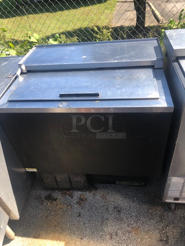 One Beverage Air Glass Froster. #GF48L. 115 Volt.  34X27X35 - Image 2 of 3