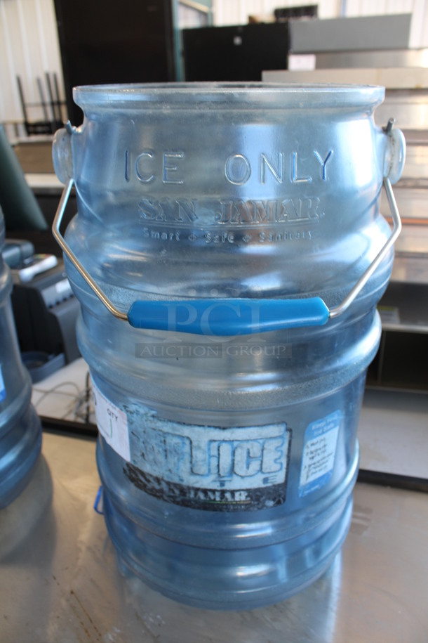 San Jamar SafTice Blue Poly Ice Bucket. 11x11x18