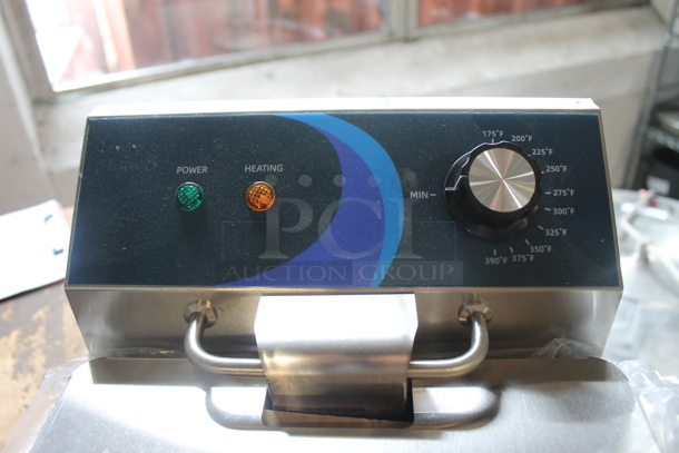 BRAND NEW SCRATCH AND DENT! 2023 Hoocoo FRY-10L Stainless Steel Commercial Countertop Electric Powered Fryer w/ Metal Basket and Lid. 120 Volts, 1 Phase. - Image 4 of 9