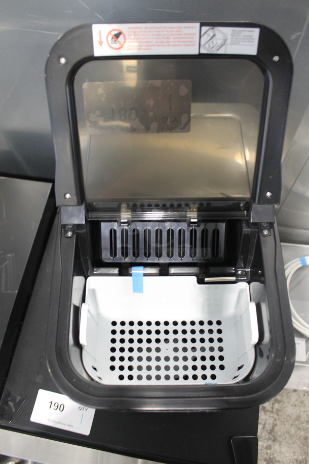 BRAND NEW SCRATCH AND DENT! Danby DIM2500SSDB Stainless Steel Commercial Countertop 25 Pound Ice Machine. 115 Volts, 1 Phase. Tested and Working! - Image 6 of 9