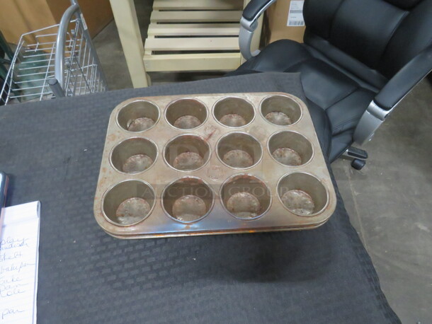Ekco 043 Commercial 12 Muffin/Cupcake Pan. 3XBID - Image 1 of 1