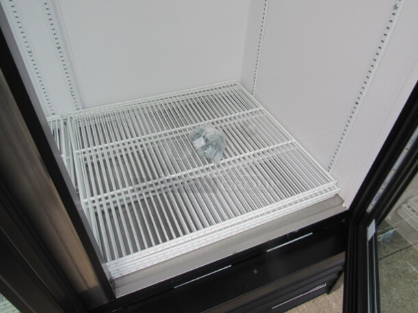 One True 2 Door Glass Display Cooler With 6 Racks. Working Not COLD. 115 Volt. Model# GDM-49-HC-TSLO1. 54X31X78.5 - Image 4 of 4