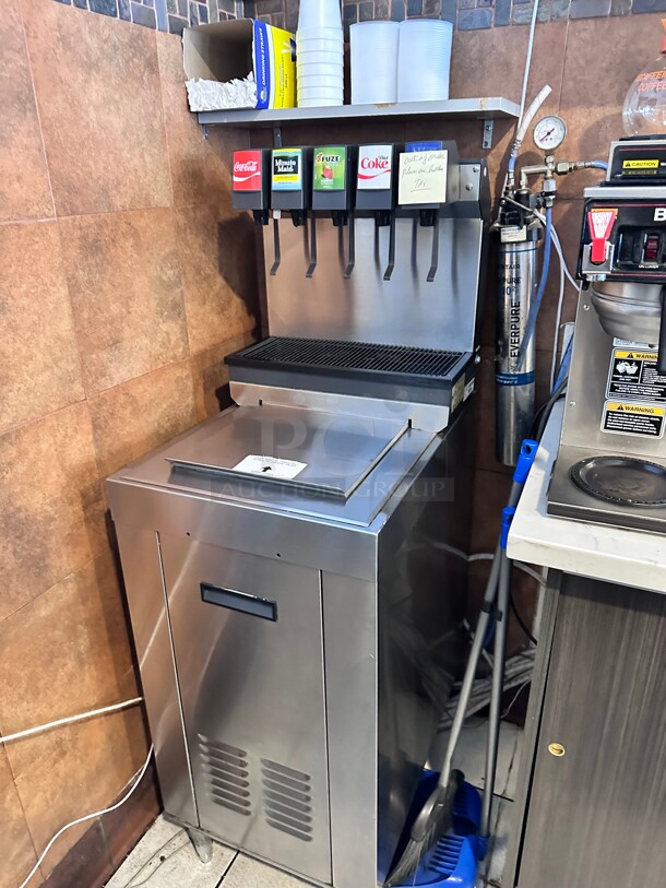 Working! Cornelius 631100045 CB 1522 Stainless Steel Drop-In Soda Dispenser with 6 UFB-1 Sanitary Lever Valves and 60 lb. Ice Bin, 115V NSF Tested and Working! Buyer Must Remove! - Image 3 of 7