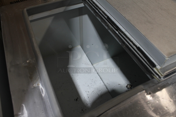 Metal Commercial Chest Freezer w/ 2 Center Hinge Lids on Commercial Casters. 110-120 Volts, 1 Phase. Tested and Working! - Image 5 of 9