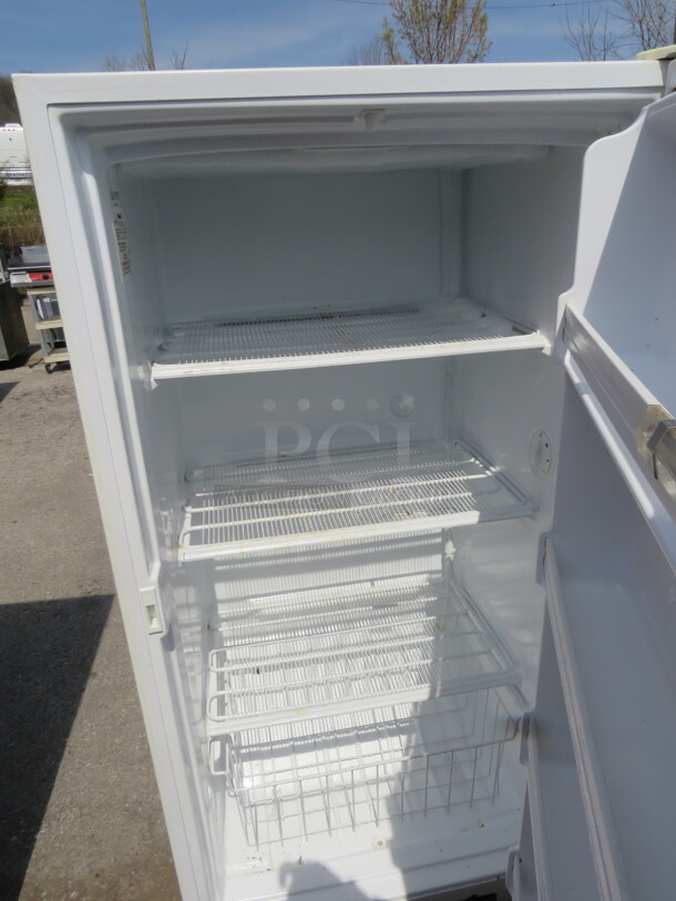 One Working Woods 1 Door Freezer With 3 Racks. Model# V15NAE. 115 Volt. 30X28X61 - Image 2 of 2