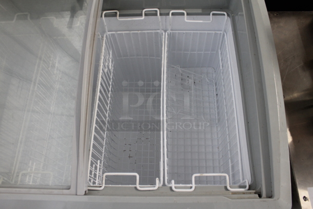 Excellence VB-4HC Metal Commercial Chest Freezer Merchandiser w/ Poly Coated Baskets on Commercial Casters. 115 Volts, 1 Phase. Tested and Working! - Image 4 of 10