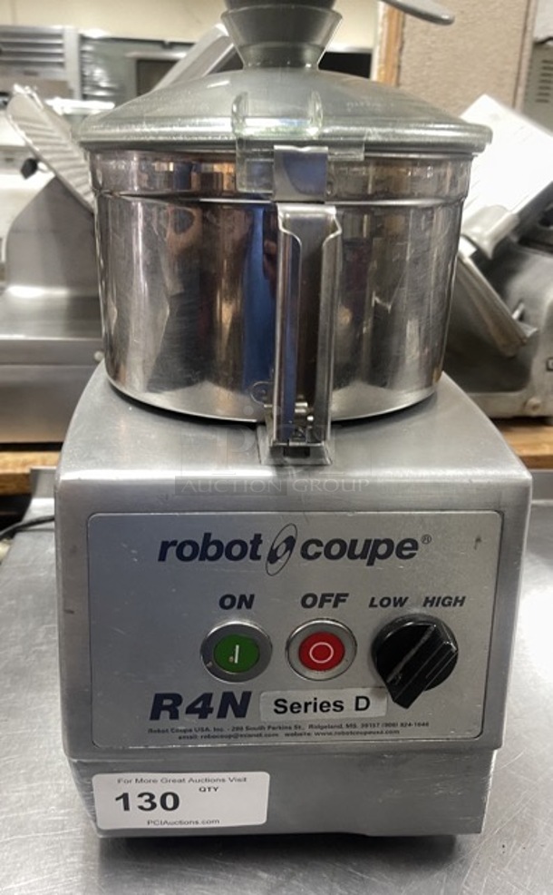 ROBOT COUPE R4n Series D HEAVY DUTY 5.5qt Food Processor.

Fully Tested and Working Condition
