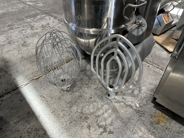Hobart M 802 Metal Commercial Floor Style 80 Quart Planetary Dough Mixer w. Stainless Steel Mixing Bowl, Dough Hook, Paddle and Whisk Attachment. 200 Volts, 3 Phase.  - Image 4 of 9