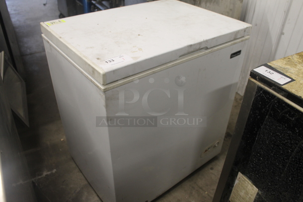Magic Chef HMCF5W2 Metal Chest Freezer. 115 Volts, 1 Phase. Cannot Test Due To Missing Power Cord - Image 2 of 5