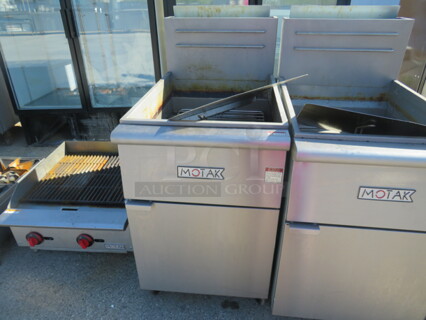 One Motak Natural Gas 70lb Deep Fryer. Model# MGF5-N-C. 21X34.5X46