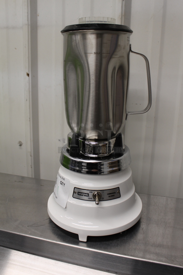 BRAND NEW SCRATCH AND DENT! Waring 51BL32 Metal Commercial Countertop Blender w/ Stainless Steel Mixing Cup. 120 Volts, 1 Phase. Tested and Working!
