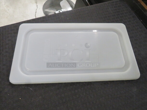 1/3 Size Cambro Poly Lid. 4XBID - Image 1 of 1