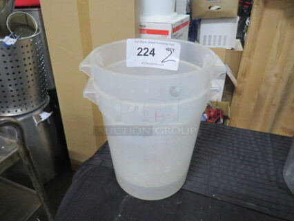4 Quart Round Cambro Container. 2XBID