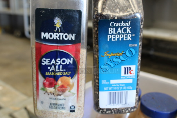 ALL ONE MONEY! Lot of 7 Containers of Various Spices; Cinnamon, Cayenne Pepper, 3 Season All and 2 Pepper. - Image 4 of 4