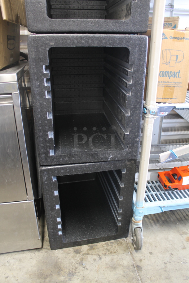 4 BRAND NEW! Rubbermaid ProServe Gray Insulated Food Carrying Bags w/ Black Poly Inserts. Stock Picture Used as Gallery. 4 Times Your Bid! - Image 3 of 6