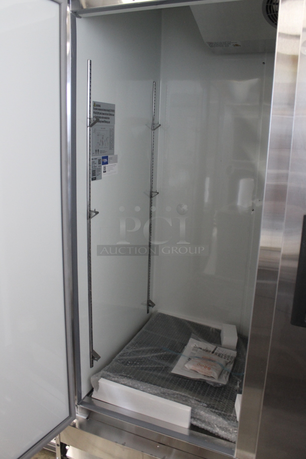 BRAND NEW SCRATCH AND DENT! Avantco 178A49RHC Stainless Steel Commercial  Two Door Reach In Cooler w/ Poly Coated Racks. 115 Volts, 1 Phase. Tested and Working! - Image 5 of 10