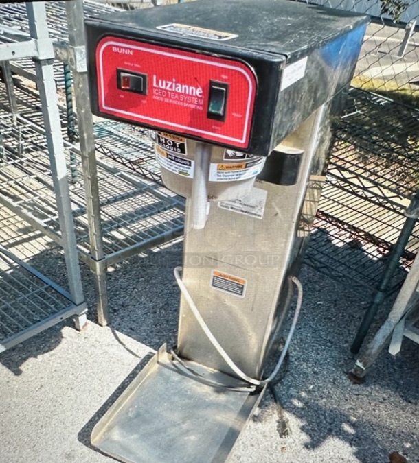 One Bunn Tea Brewer With Filter Basket. 120 Volt. Model# TB3Q. 10X21X34 - Image 1 of 1