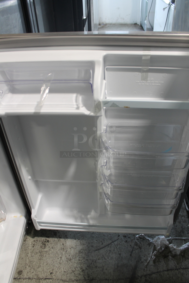 Whirlpool 21MSTFATR6 Metal Cooler Freezer Combo. 115 Volts, 1 Phase. Tested and Does Not Get Cold - Image 6 of 6