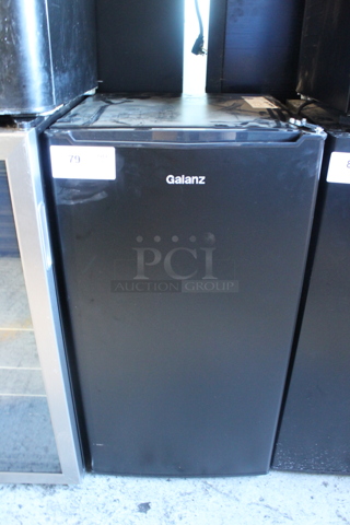 Galanz GLR33MBKE23 Metal Mini Cooler. 115 Volts, 1 Phase. Tested and Working!