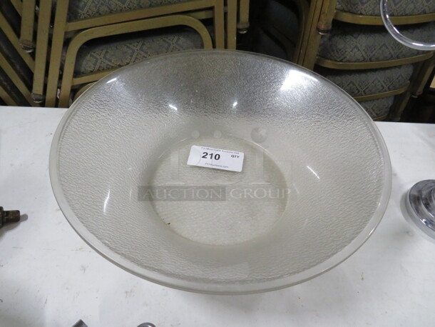18 Inch Poly Salad Bowl. 2XBID - Image 1 of 1