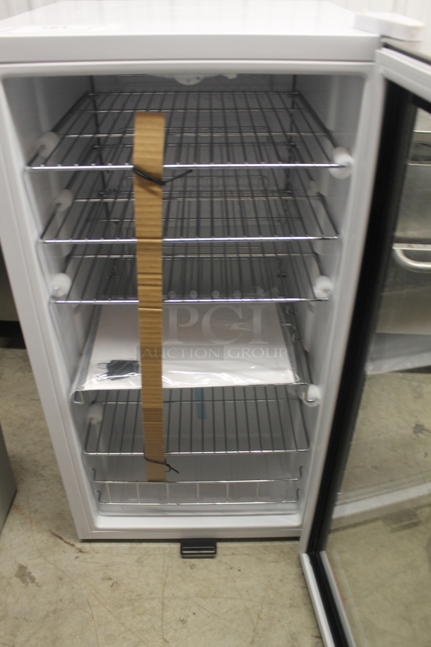 BRAND NEW SCRATCH AND DENT! Whynter BR-128WS Stainless Steel 120 Can Capacity Beverage Cooler With Stainless Steel Shelves And Lock. 115V. Tested And Working!  - Image 4 of 6