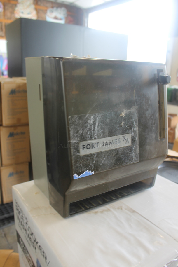 Fort James Wall Mount Hand Towel Dispenser. - Image 2 of 5