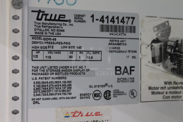 True GDM-49 Metal Commercial 2 Door Reach In Cooler Merchandiser w/ Poly Coated Racks and Drink Sliders. 115 Volts, 1 Phase. Tested and Working! - Image 4 of 4