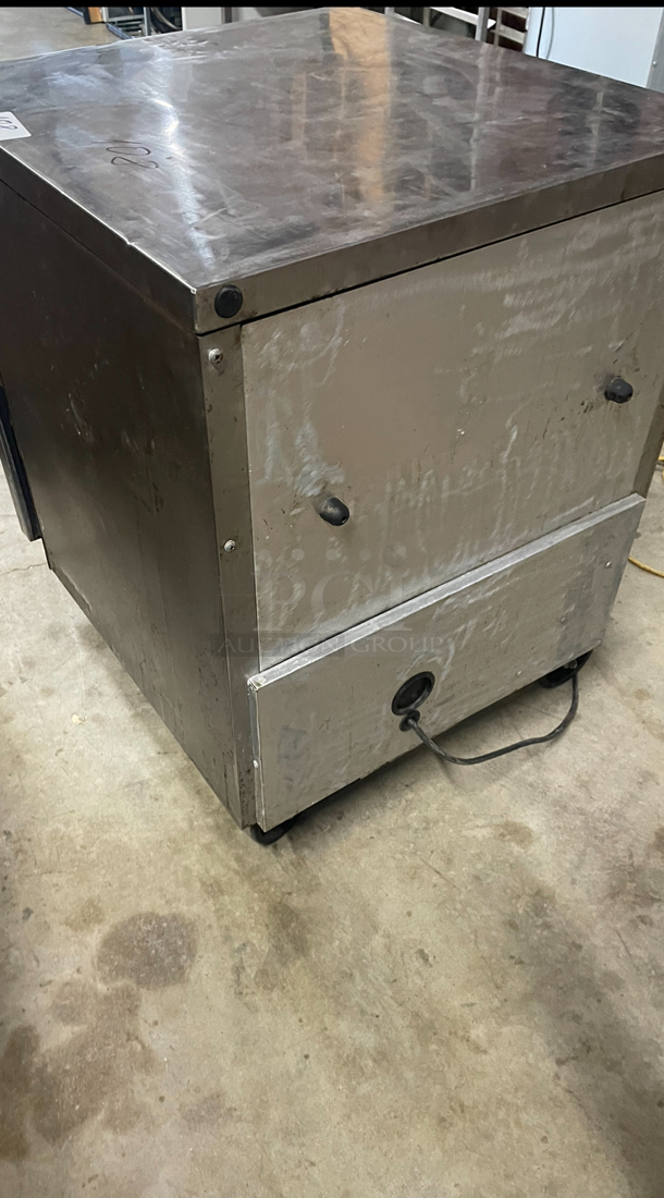 Undercounter Refrigerator w/ (1)Section and (2) Drawers 115 v
Tested Works Great - Image 3 of 5