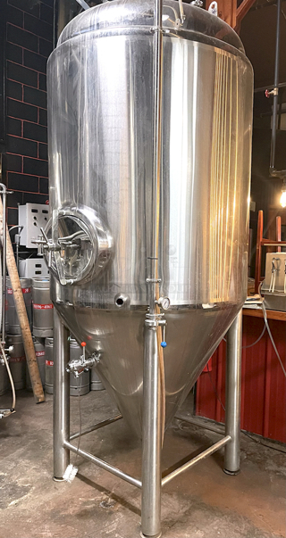 ? ?  BEAUTIFUL!! Stout Tanks & Kettles - 15 BBL Fermenter / Unitank (Jacketed). ? ?                 Features: Easily Converts to a Unitank or Brite Serving Tank;
Glycol Jacketed - 2 Zones: Cone and Sidewall; 
Shadowless Manway for Easy Cleaning;
Adjustable Racking Arm for Clear Transfer;
1.5" Sample Valve for Quality Testing;
Back Mounted Pressure Gauge;
Adjustable Feet for Leveling on Uneven Floors or Fine Height Adjustments;
Pressure Gauge Type:  Back Mount;
CIP Arm and 2.5" Rotating CIP Spray Ball;
2 Butterfly Valves;
Rated to 2-Bar (29 PSI);
1/2" NPT Welded Thermowell for Contactless Temperature Probe
Tank Thickness: 3mm
Jacket and Outer Shell Thickness: 2mm.
Cone: 60 degree Interior Angle.
51.5-in. diameter x 125-in.H.