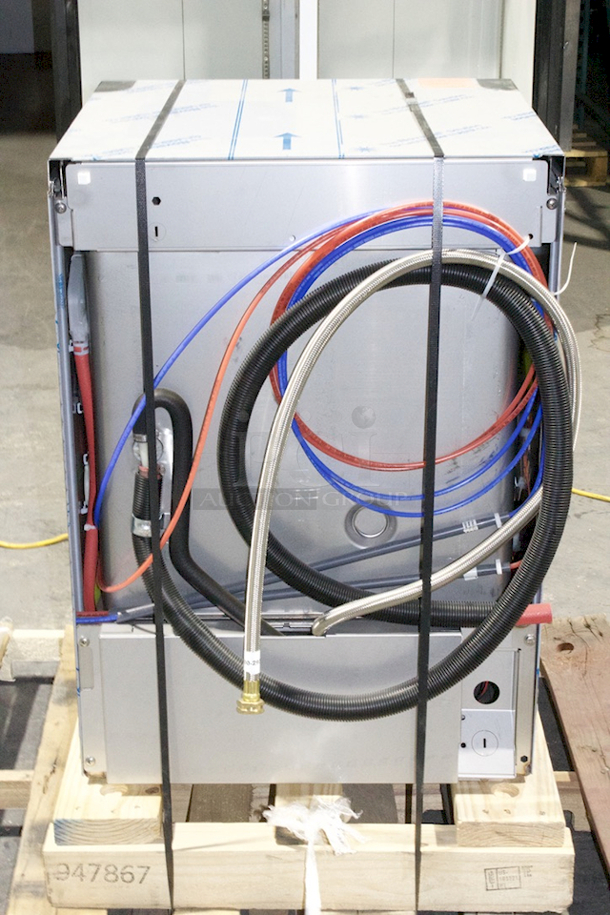BRAND NEW SCRATCH & DENTHobart LXNH-1 High Temperature Undercounter Dishwasher - 208-240V 33.7Amp 1 Phase. 23-15/16 x 25-9/16 x 33-1/4. Crack in the screen on the right side.  - Image 4 of 7
