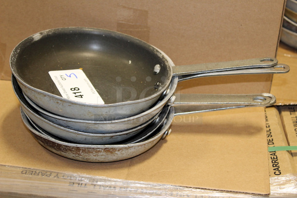 AWESOME VALUE! Browne 5813828 8" Non-Stick Aluminum Frying Pan w/ Solid Silicone Handle. 4x your Bid - Image 1 of 3