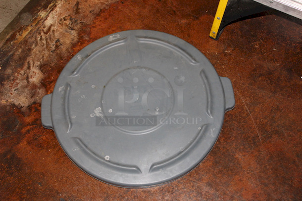Brute H-1409 Gray Trash Can lid
24”
