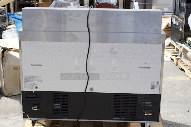 BRAND NEW SCRATCH & DENT! Avantco APT-48-HC 48" 2 Door Refrigerated Sandwich Prep Table, 115v. Tested Turns On. Throws Error Code. 
 - Image 6 of 9