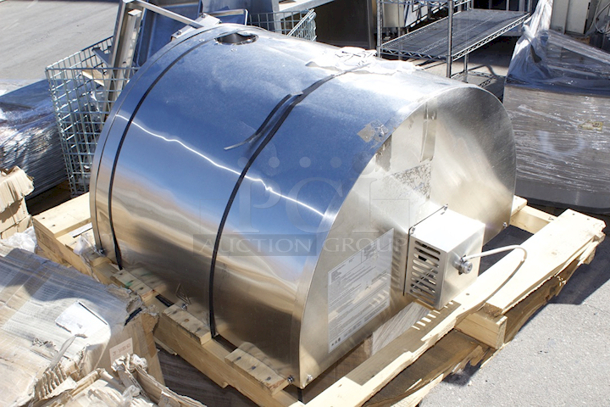 BRAND NEW SCRATCH & DENT! Backyard Pro 31 3/4" Stainless Steel Hybrid Wood / Liquid Propane Outdoor Countertop Pizza Oven - Dented On The Exterior, Missing Scrub Brush, Appears To Be No Damage To the Inside Or Ceramic Tiles.  - Image 7 of 10