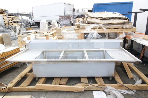 BRAND NEW SCRATCH & DENT! Regency Spec Line 100" 14 Gauge Stainless Steel Three Compartment Commercial Sink with 2 Drainboards - 20" x 28" x 14" Bowls - Sink Only - Image 2 of 3