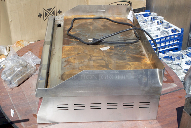 BRAND NEW SCRATCH AND DENT! 
Avantco EG30N 30" Electric Countertop Griddle - 208/240V, 3375W-4500W. Dent and Surface Rust From Rain. IN WORKING ORDER!  - Image 4 of 7