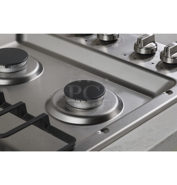 GE® JGP3030SL1SS 30" Built-In Gas Cooktop with Dishwasher-Safe Grates. 120V; 60Hz; 5A Front Left 15,000BTU Power Boil, Left Rear 5,000 BTU, Right Front: 9,500BTU, Right Rear: 12,500 BTU. Serial Number: RS046568Q - Image 3 of 8