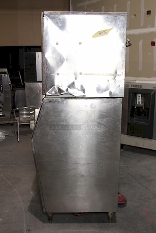 AMAZING! Hoshizaki Km1300SRH 1300lbs Ice Maker, Crescent Cube, Remote Condensed and Follet Bin. Approximate Ice Production of 1296lbs. 208-230v/60hz/1ph (3 Wire With Neutral For 115v). 
Tested, In Working Order. 
48x32x77-1/2 - Image 6 of 6