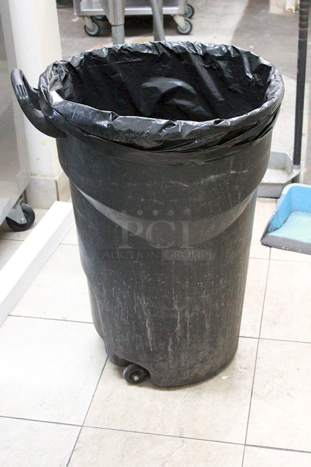 44 Gallon Garbage Can With Casters.  - Image 2 of 2