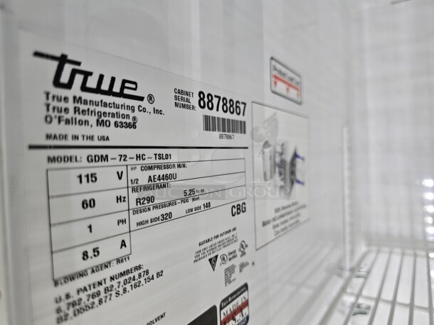 True GDM-72-HC~TSL01 Three Section Display Refrigerator w/ Swing Doors! Very nice condition! - Image 2 of 2