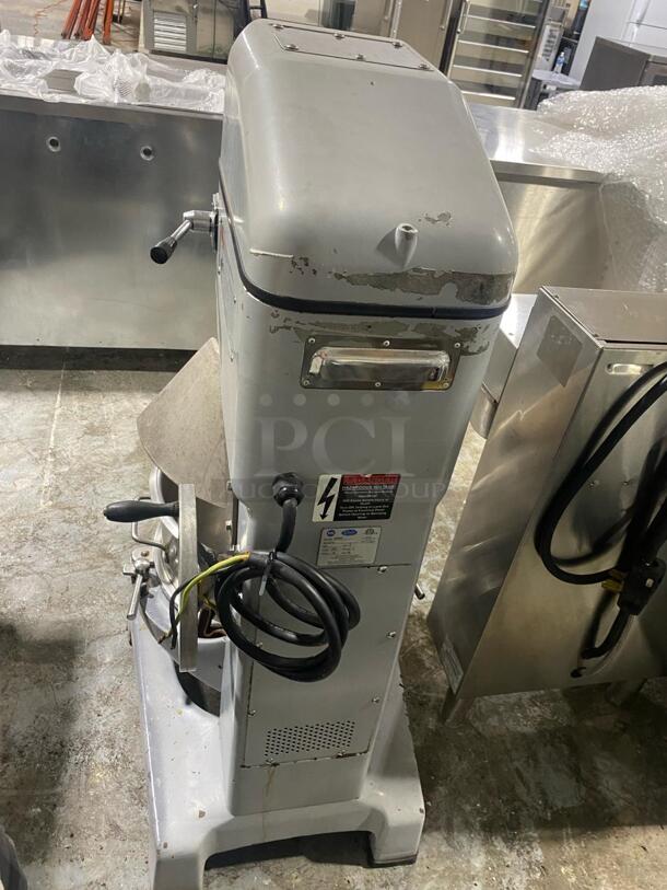 Globe SP60 60 Qt. Planetary Floor Mixer with Guard Tested and working

 - Image 5 of 5
