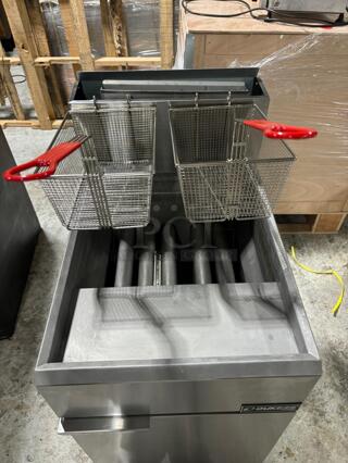 BRAND NEW Dukers DCF5-NG 5 BURNERS  70 lb. Capacity Natural Gas Floor Model Fryer - 150,000 BTU
