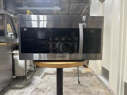 BRAND NEW scratch&dent Samsung 30 Inch Wide 1.6 Cu. Ft. 1000 Watt 300 CFM