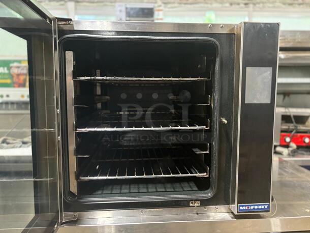 Moffat Turbofan Single Deck Full Size Electric Touch Screen Convection Oven with Steam Injection - 208V, 1 Phase, 5.6 kW


 - Image 4 of 6