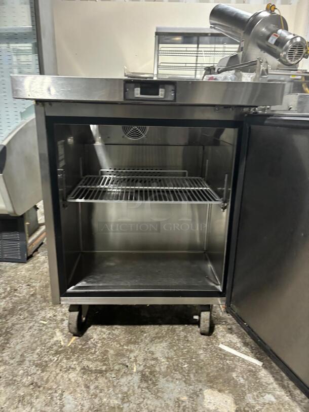 Atosa MSF8305GR 27" Single Door Sandwich/Salad Mega Top Prep Table
 - Image 4 of 8