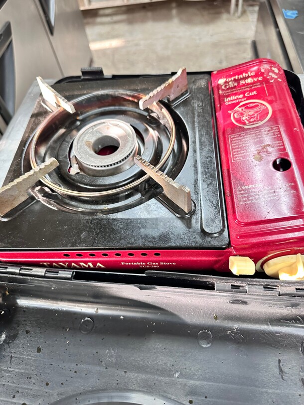 Tayama BDZ-155A 8000 BTU Red Butane Gas Portable  Stove - Image 4 of 7