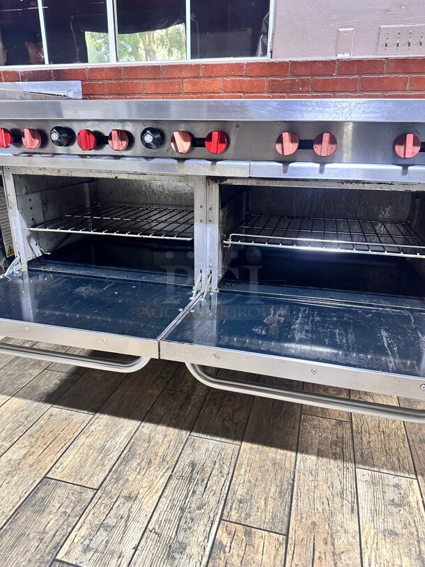 Late Model Vulcan V60 60 inch 10 Burner Gas Range w/ (2) Standard Ovens, Natural Gas Working - Image 7 of 9