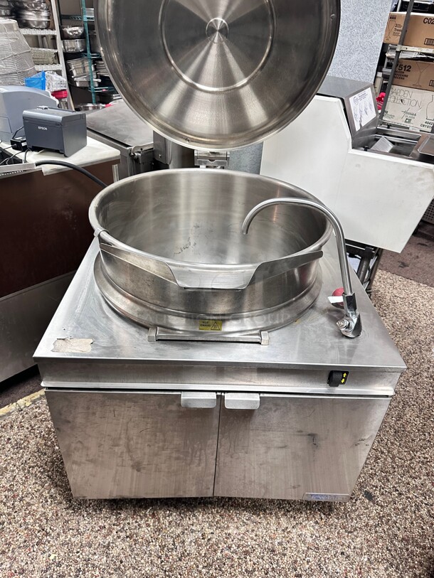 Late Model Cleveland KDM-40-T 40 gal Steam Kettle - Power Tilt, 2/3 Jacket, Direct Steam Natural Gas - Image 3 of 9