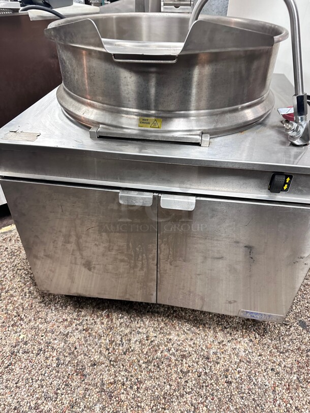 Late Model Cleveland KDM-40-T 40 gal Steam Kettle - Power Tilt, 2/3 Jacket, Direct Steam Natural Gas - Image 6 of 9