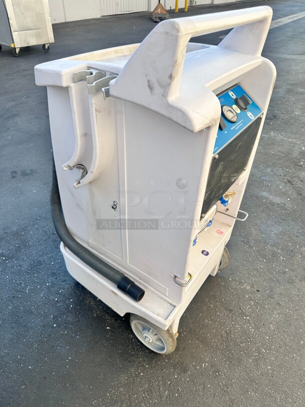 Ecolab Cleaning Caddy w/Wet Vac 115 Volt Working - Image 10 of 10